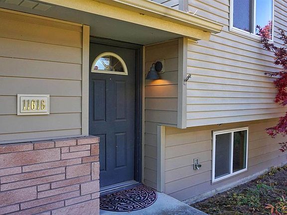 3rd image of 11616 E Lenora Dr