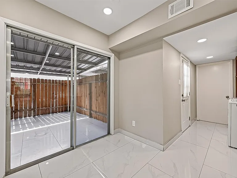 6649 De Moss Dr #649 — Photo 21