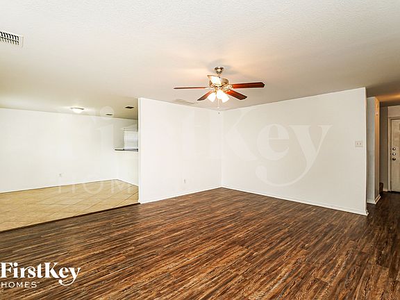 4th image of 4545 Waterford Dr