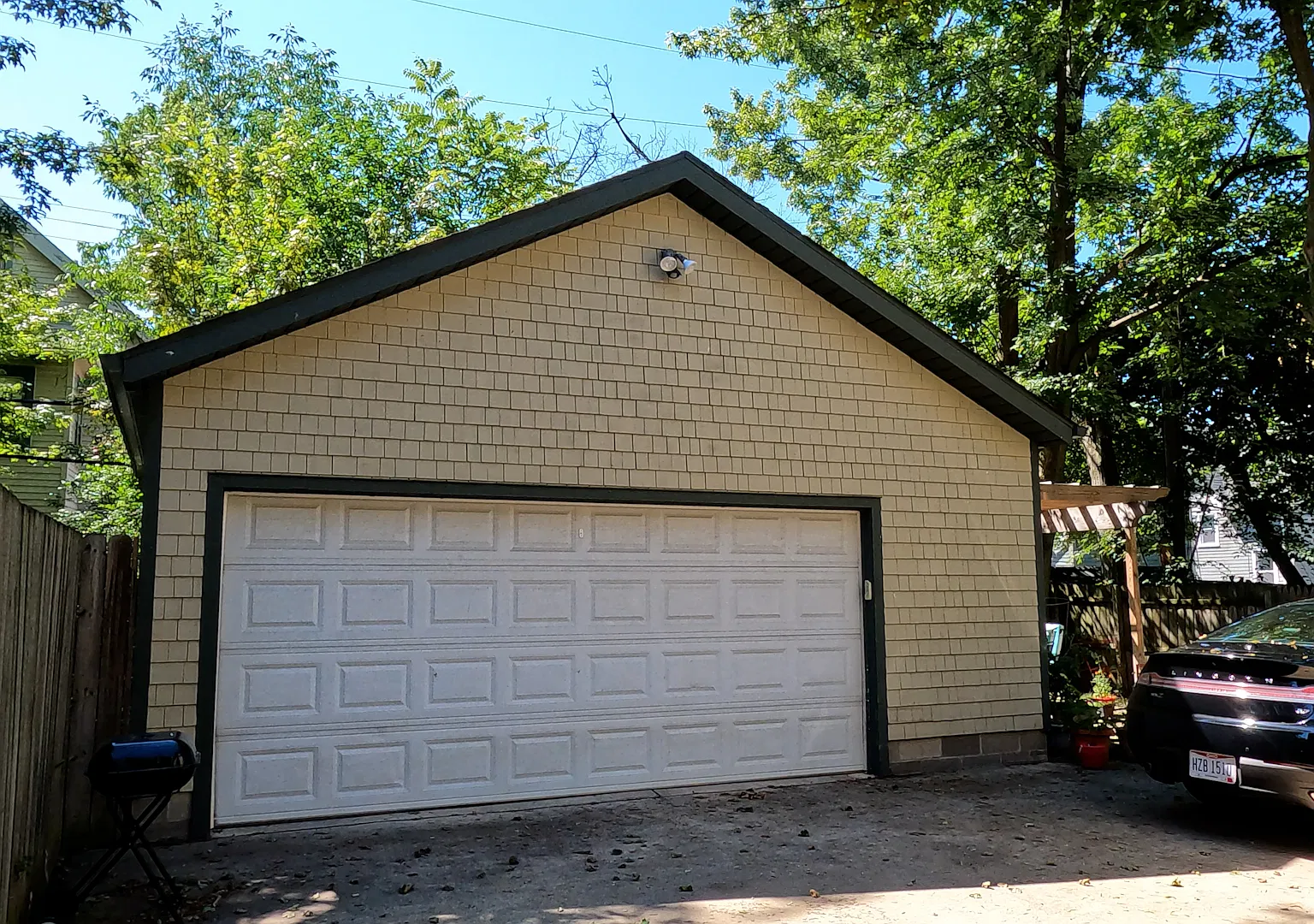 1652 Hillcrest Rd — Photo 2