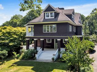 8 Serpentine Dr, Highlands, NJ 07732