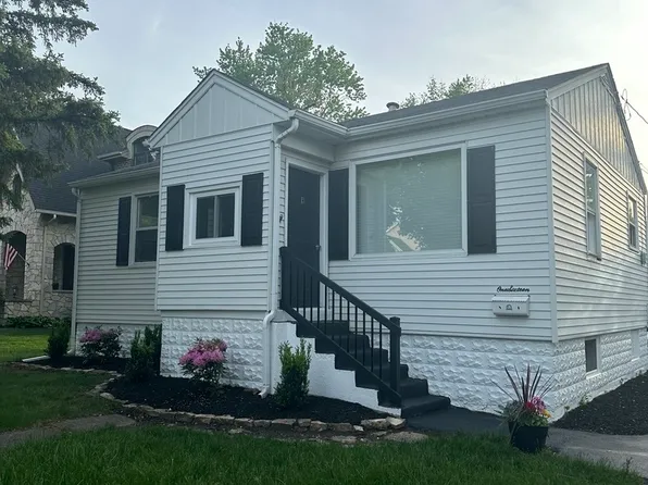 116 S Hudson St, Westmont, IL 60559