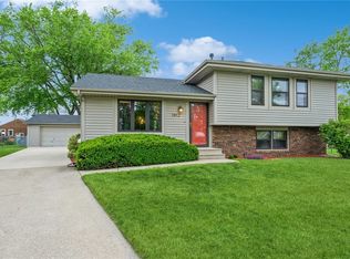 1912 Thornton Ct, Des Moines, IA 50320