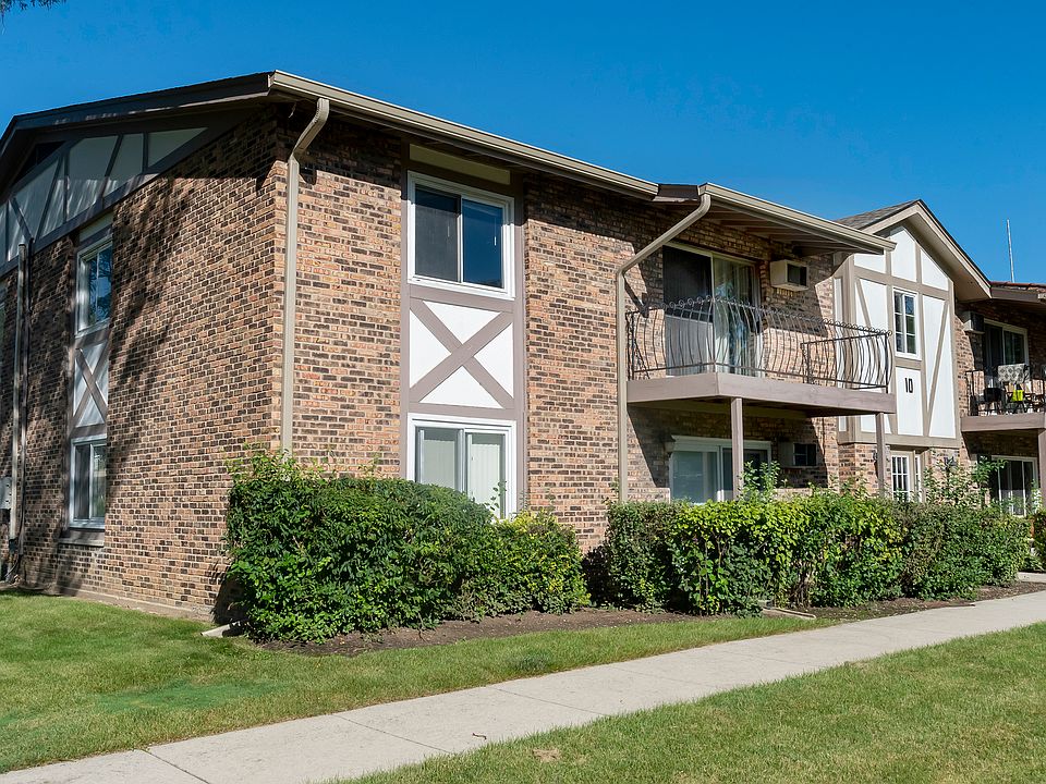 1st image of 9S025 Lake Dr APT 10-208