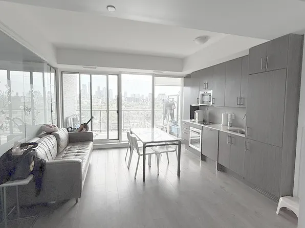 297 College St, Toronto, ON