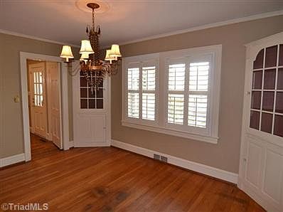 4th image of 302 W Greenway Dr S