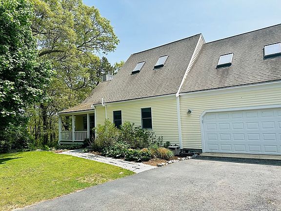 2nd image of 368 Boxberry Hill Rd