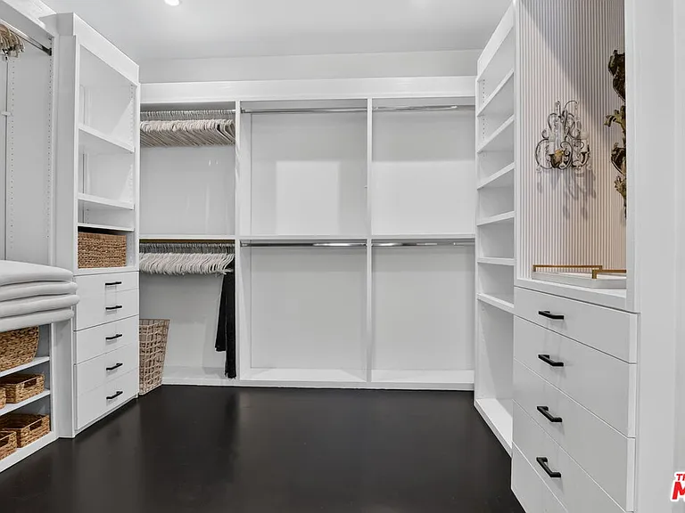 2425 Clement Ave — Photo 32
