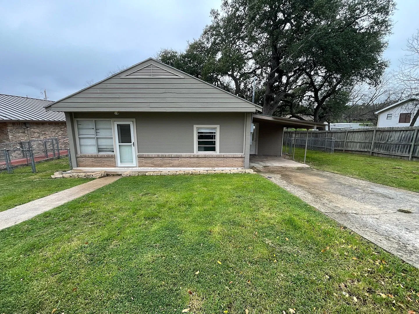 Cute 2/1 House in West Lampasas — Photo 1