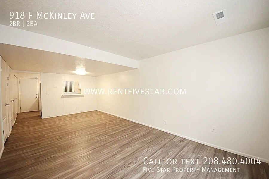 Spacious McKinley Townhome Available! — Photo 3