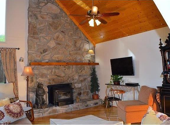 4th image of 13 Maplewood Dr