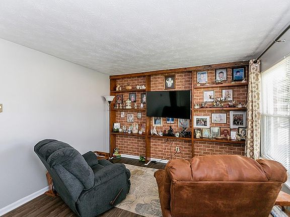 3rd image of 106 Birch Dr