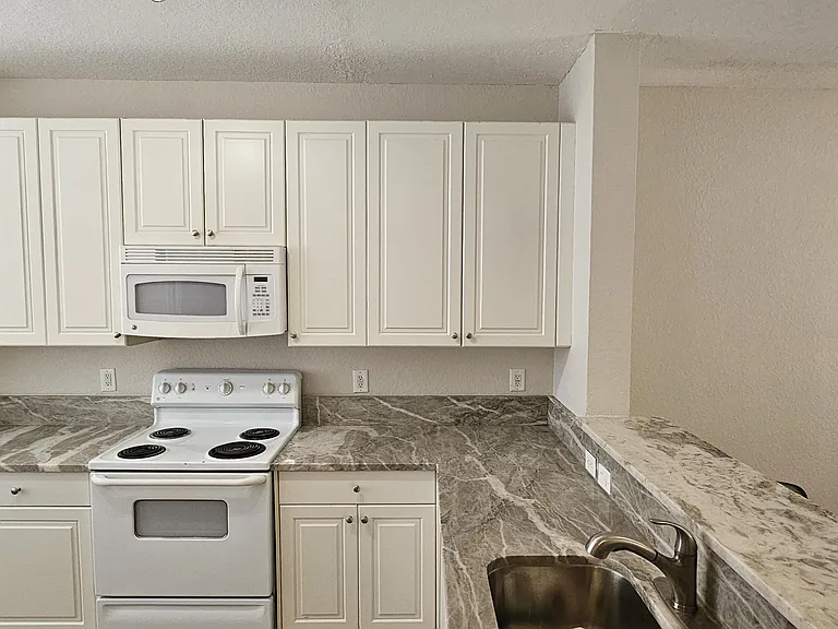 1851 NE 5th St #1507 — Photo 2