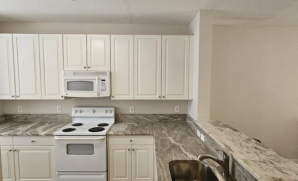 Building Photo - 1851 NE 5th St #1507