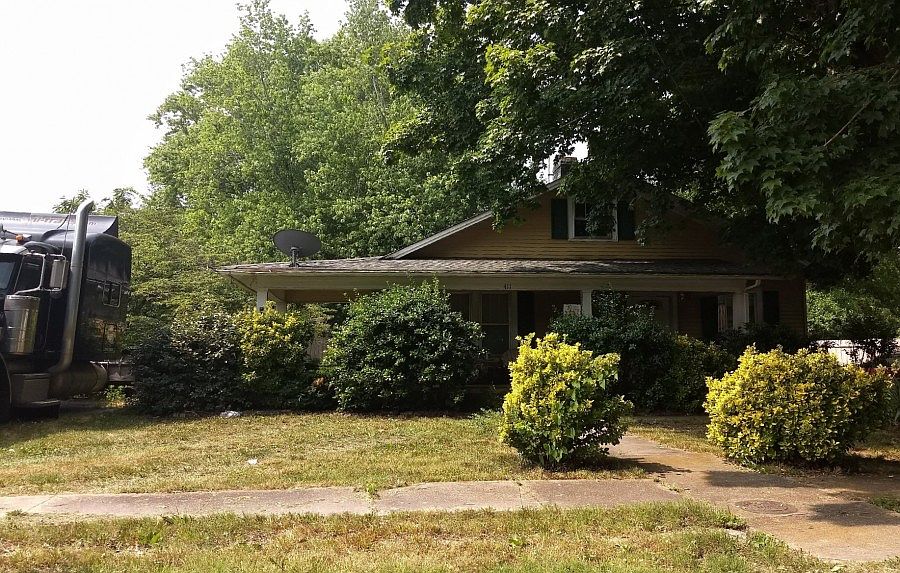 1st image of 411 Riverview Dr