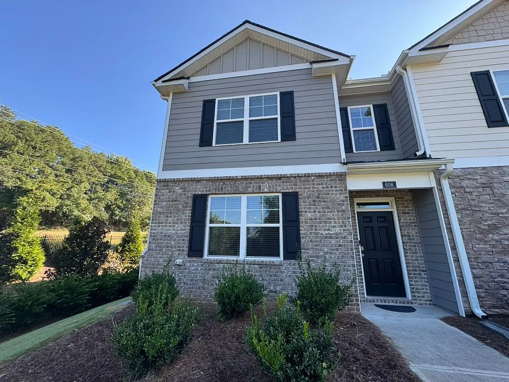 3 bed, 3.0 bath, 1806 sqft, $2,600 — Photo 1
