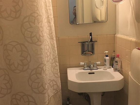 4th image of 418 Columbus Ave #2A