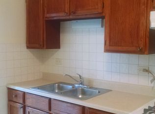 704 W Huntington Commons Rd APT 1B, Mount Prospect, IL 60056