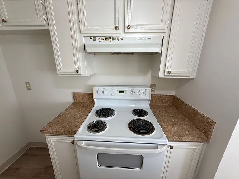 752 W Hemlock St — Photo 8