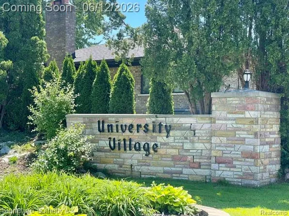 6344 Campus Dr, Dearborn Heights, MI 48127