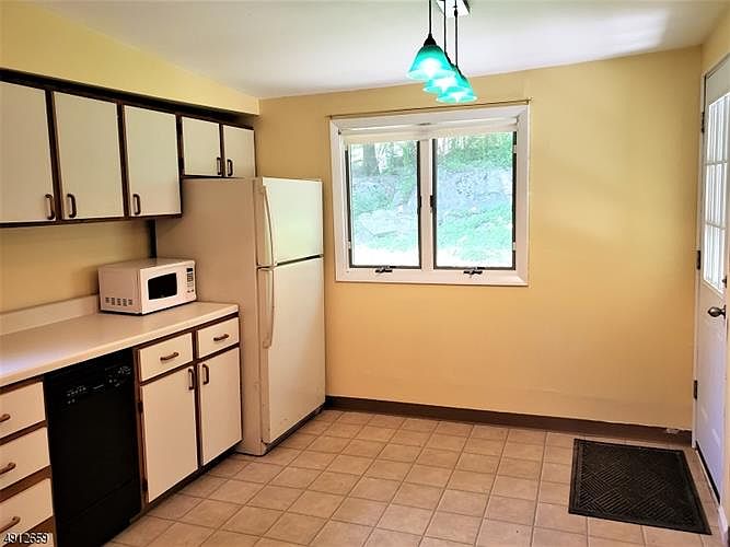 2nd image of 126 Bucknell Trl