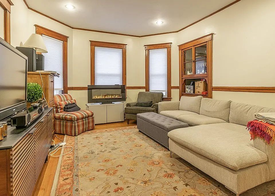 1st image of 236 Concord Ave #1
