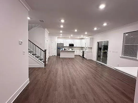 4 bed, 2249 sqft, $2,750 — Photo 3