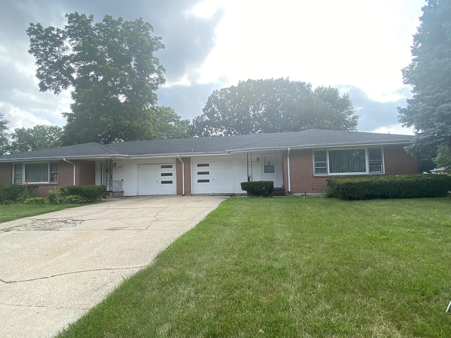 1207 Eastview Rd — Photo 1
