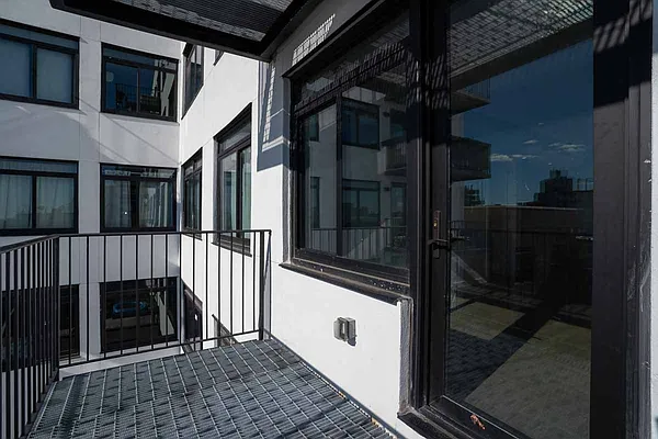 Rented by MySpaceNYC | media 23