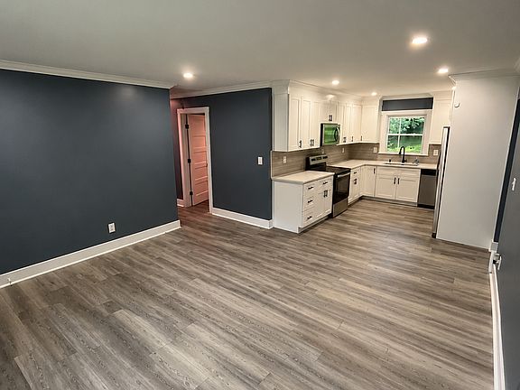 3rd image of 2527 Dora Dr