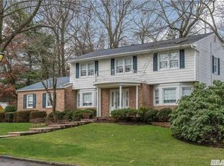 1 Bayard Dr, Dix Hills, NY 11746