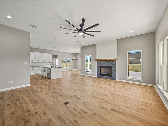2nd image of 855 Mimosa Ln
