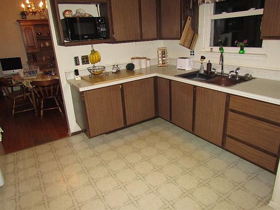 2nd image of 1443 N Kingwood St