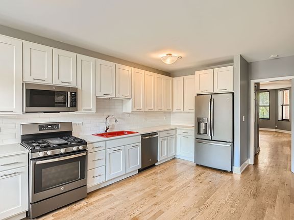 4th image of 1816 N Wood St #1
