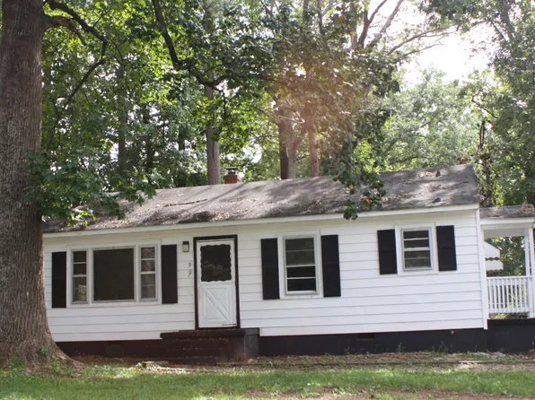 907 Abbott St, Henderson, NC 27536