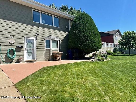 2nd image of 825 10th St E