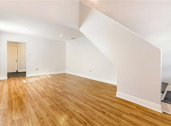 3rd image of 606 Jena St