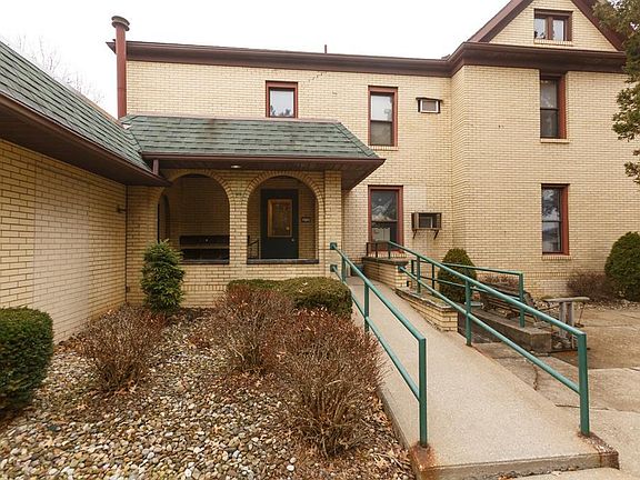 3rd image of 200 S Wooster Ave APT C