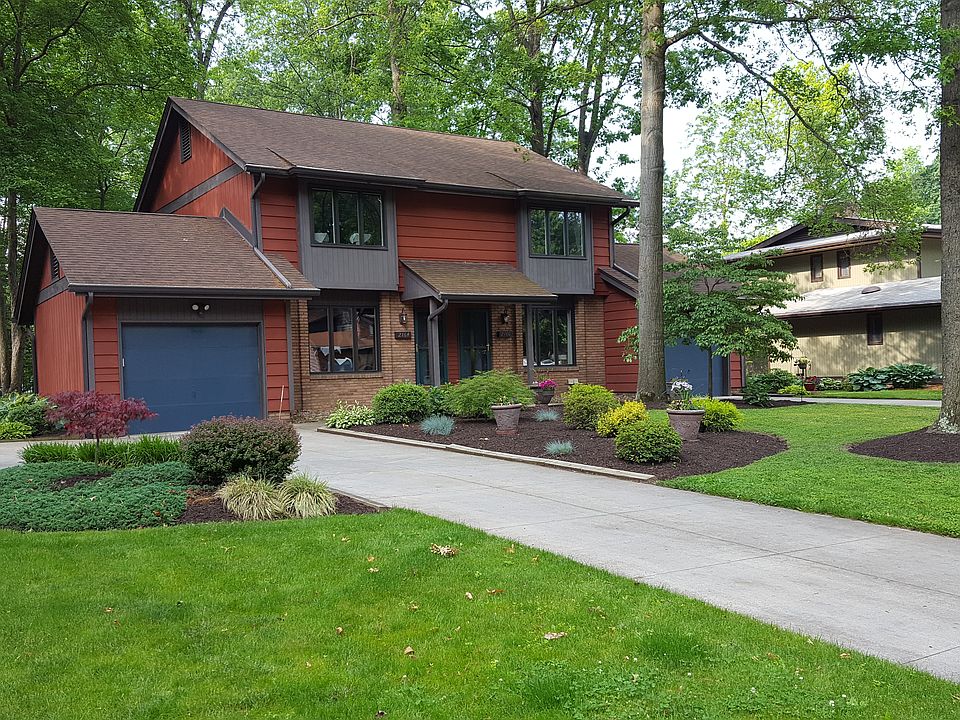 1st image of 2160 & 2164 Woodlawn Cir