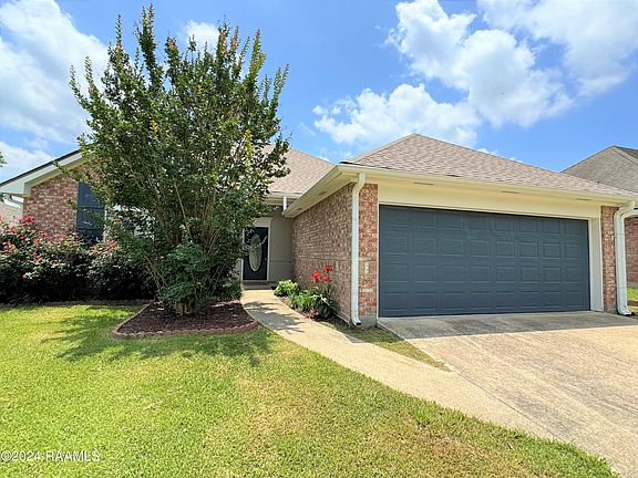 3rd image of 711 Burlington Cir