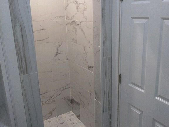 3rd image of 618 N Poinsettia Ave