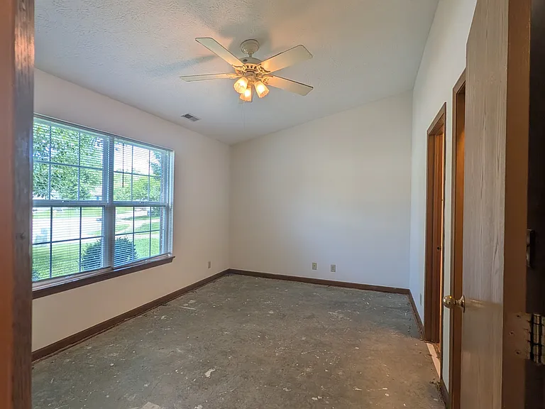 90 Phillips Ct — Photo 3