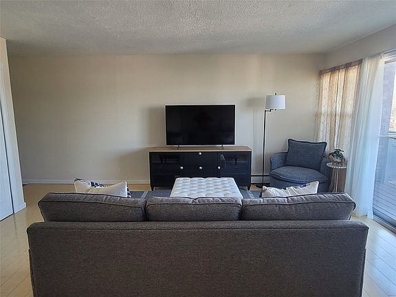 4th image of 201 Evergreen St APT 4-3B