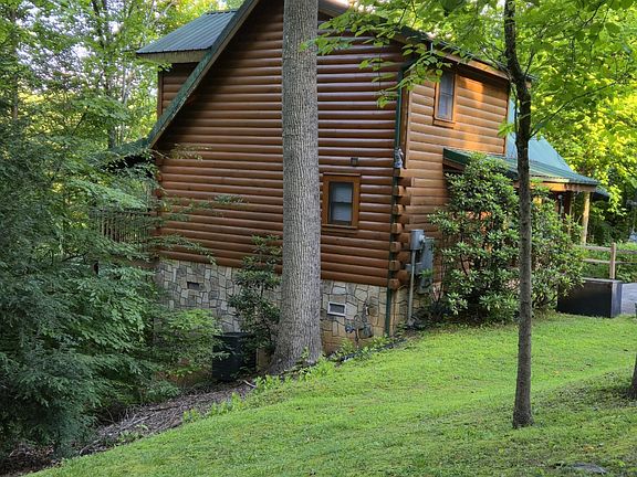 4th image of 742 Yona Trail Way