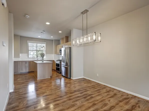 28510 SW Dundee Ln, Wilsonville, OR 97070