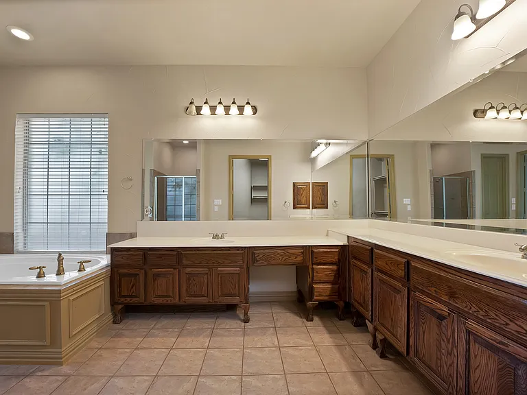 2245 Homestead Ln — Photo 8