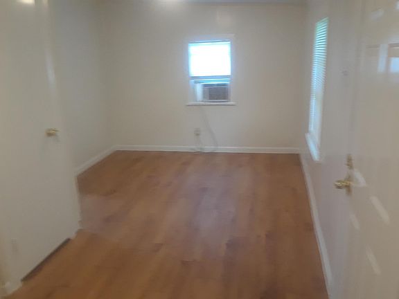 2nd image of 413 S Hampshire St