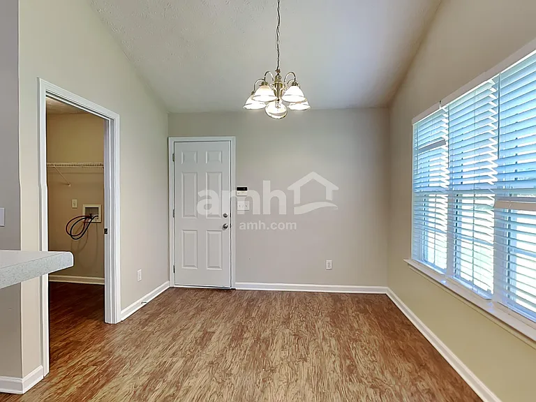5455 Yellow Pine Dr — Photo 7