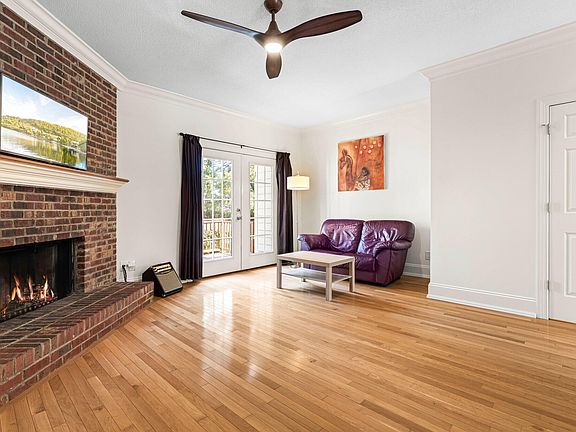 4th image of 1403 Governors Ct