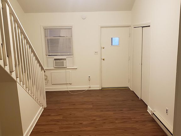3rd image of 336 E Lancaster Ave APT 4